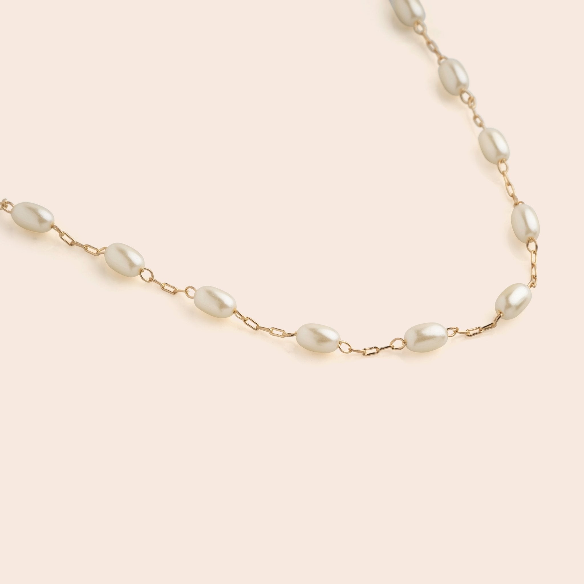 Dainty Pearl Necklace - Gemlet