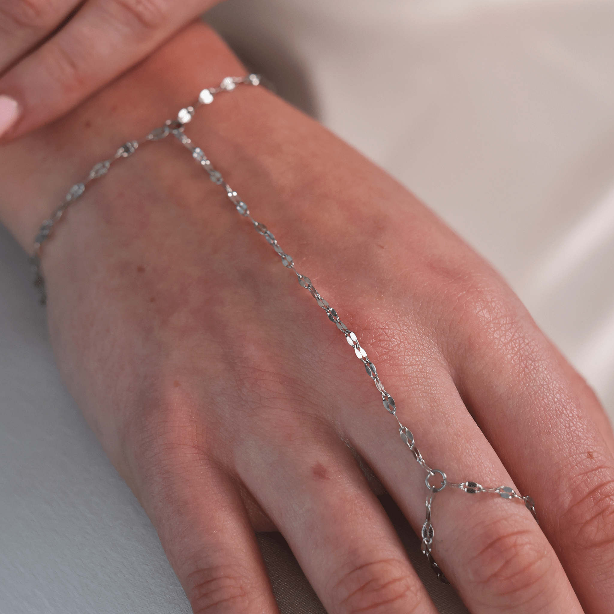 Dapped Oval Hand Chain - Gemlet