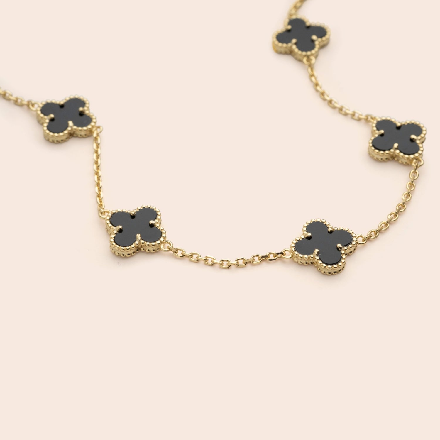 Black Clover Necklace - Gemlet