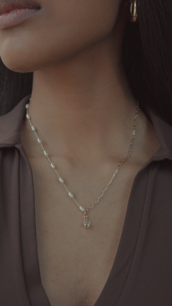 Load and play video in Gallery viewer, Gold Half Pearl Chain Necklace
