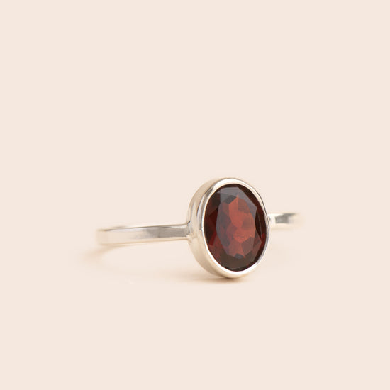 Load image into Gallery viewer, Garnet Oval Sterling Silver Ring - Gemlet
