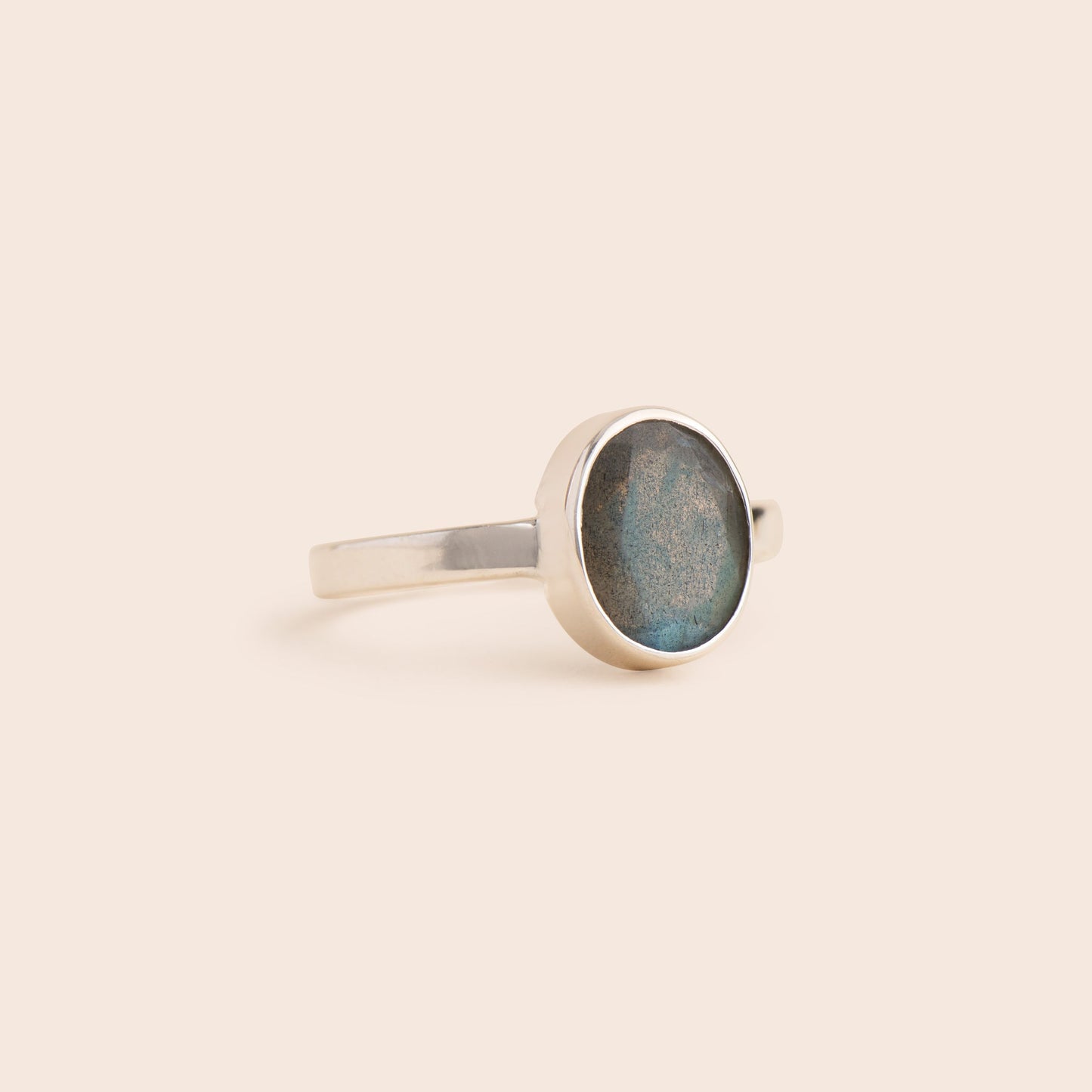 Load image into Gallery viewer, Labradorite Large Oval Sterling Silver Ring - Gemlet
