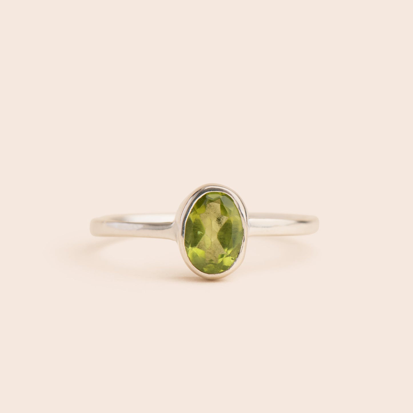 Load image into Gallery viewer, Peridot Oval Sterling Silver Ring - Gemlet
