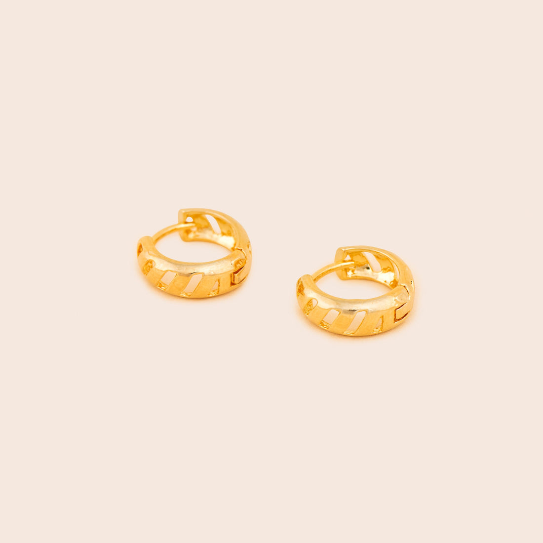 Ribbon Huggie Earrings - Gemlet